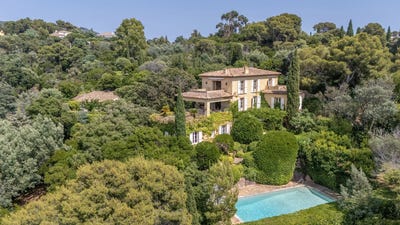 /international/fr/rayol-canadel-sur-mer-hh-15850901-rayol-canadel-sur-mer-provence-alpes-cote-d-azur-310100953797/