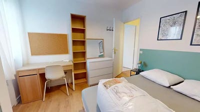 /international/fr/rue-des-trois-pierres-lyon-rhone-310108371557/