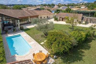 /international/fr/uzes-languedoc-roussillon-310108593224/