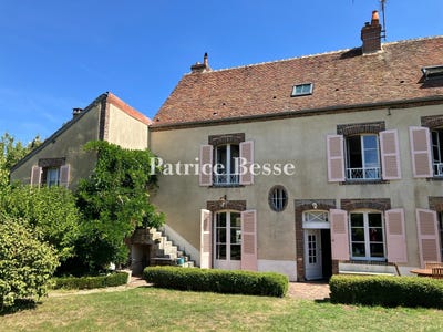 /international/fr/saint-sauveur-en-puisaye-burgundy-310102609002/