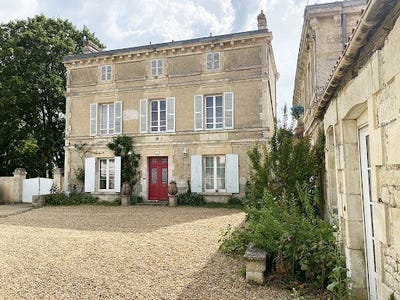 /international/fr/fontenay-le-comte-pays-de-la-loire-310102273458/