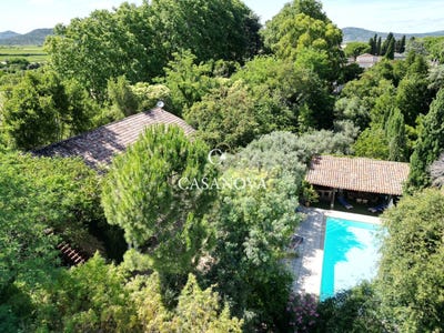 /international/fr/pezenas-languedoc-roussillon-310108865384/