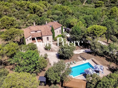 /international/fr/venasque-provence-alpes-cote-d-azur-310108764487/