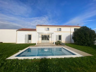 /international/fr/saint-laurent-de-la-pree-charente-310104468300/