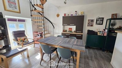 /international/fr/1-place-du-martroi-puiseaux-centre-val-de-loire-310101487801/