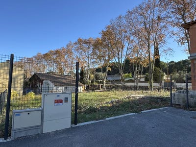 /international/fr/aigues-vives-languedoc-roussillon-120095733351/