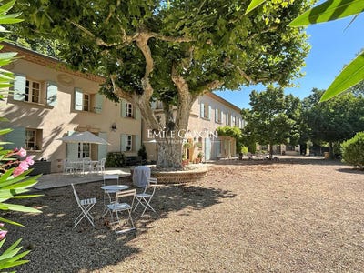 /international/fr/salon-de-provence-provence-alpes-cote-d-azur-310101336214/?lang=en