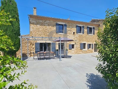/international/fr/sainte-cecile-les-vignes-provence-alpes-cote-d-azur-310100291926/?lang=en