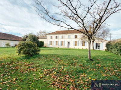 /international/fr/baignes-sainte-radegonde-charente-310106839766/