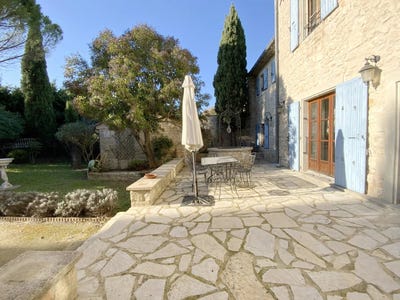 /international/fr/uzes-aquitaine-310109245787/