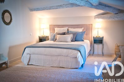 /international/fr/uzes-languedoc-roussillon-310109953096/