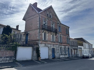 /international/fr/barbezieux-saint-hilaire-charente-310101487212/?lang=fr