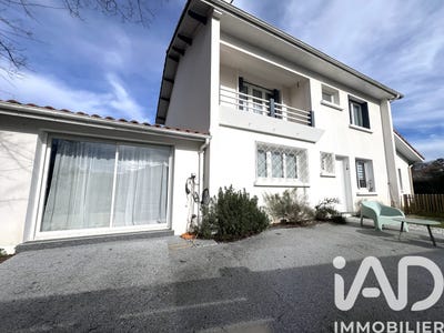 /international/fr/saint-pierre-du-mont-burgundy-310105241040/