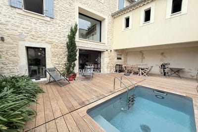 /international/fr/saint-remy-de-provence-provence-alpes-cote-d-azur-310100607656/