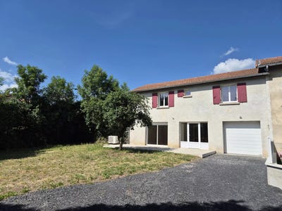 /international/fr/rue-des-rouchas-saint-germain-laprade-auvergne-310108971580/