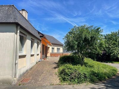 /international/fr/laval-pays-de-la-loire-310108595298/