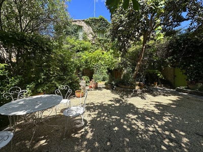 /international/fr/pezenas-languedoc-roussillon-310108250210/