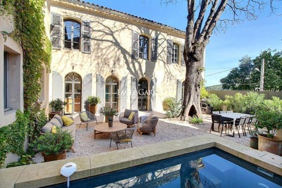 /international/fr/uzes-languedoc-roussillon-310099004435/