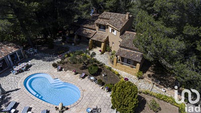 /international/fr/la-destrousse-provence-alpes-cote-d-azur-310097069642/