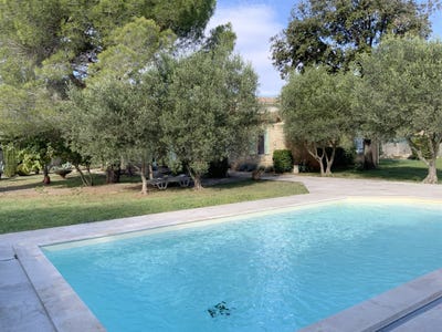 /international/fr/uzes-languedoc-roussillon-310108592918/