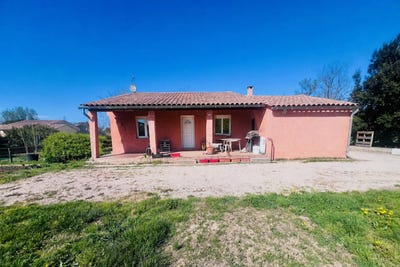 /international/fr/saint-quentin-la-poterie-languedoc-roussillon-310107792819/