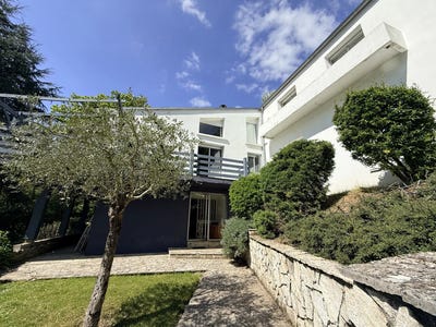 /international/fr/chartres-centre-val-de-loire-310107448700/