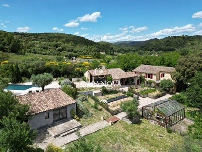 /international/fr/pezenas-languedoc-roussillon-310108453433/