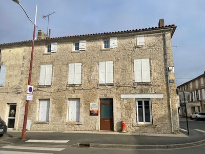 /international/fr/fontenay-le-comte-pays-de-la-loire-310104462339/