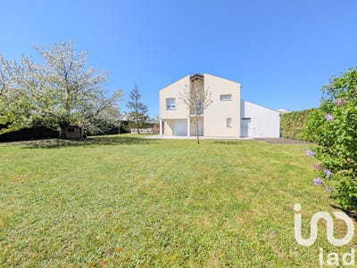 /international/fr/lussac-les-chateaux-charente-310100104866/