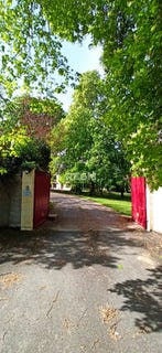 /international/fr/bourges-centre-val-de-loire-310107647853/