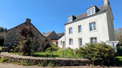/international/fr/quemeneven-brittany-310104597428/