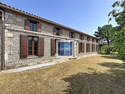 /international/fr/saint-savin-aquitaine-310119357633/