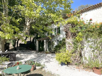 /international/fr/la-garde-freinet-hh-15150290-la-garde-freinet-provence-alpes-cote-d-azur-310100954969/?lang=fr