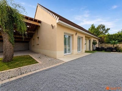 /international/fr/anet-centre-val-de-loire-310108459492/