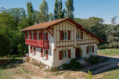 /international/fr/carcassonne-languedoc-roussillon-310102537417/