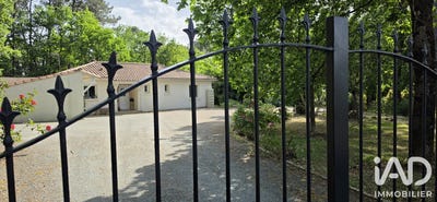 /international/fr/conne-de-labarde-aquitaine-310108968732/