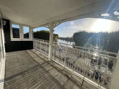 /international/fr/blois-centre-val-de-loire-310108371469/