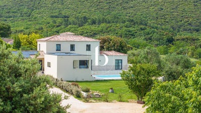 /international/fr/goudargues-languedoc-roussillon-310105998274/