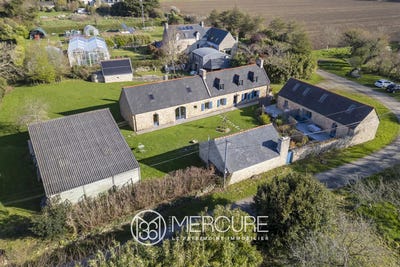 /international/fr/pont-l-abbe-brittany-310104936664/
