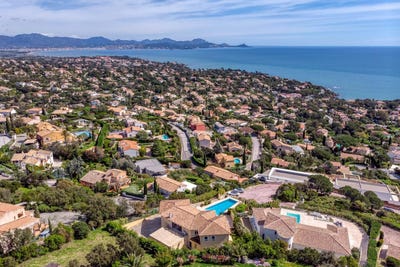 /international/fr/roquebrune-sur-argens-provence-alpes-cote-d-azur-120092232699/