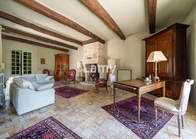 /international/fr/salon-de-provence-provence-alpes-cote-d-azur-310099118861/