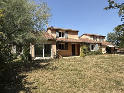 /international/fr/saint-estephe-charente-310107557234/