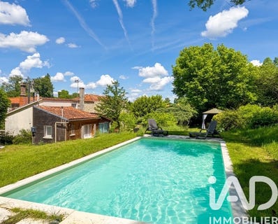 /international/fr/amberac-charente-310108991761/
