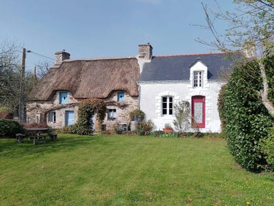 /international/fr/plumeliau-brittany-310108529621/
