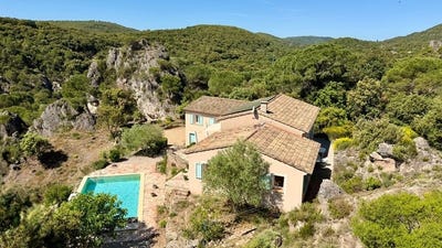 /international/fr/moureze-languedoc-roussillon-310108317068/