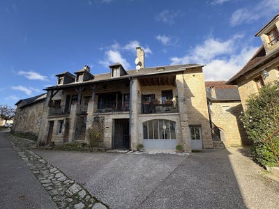 /international/fr/saint-robert-aquitaine-310107561653/