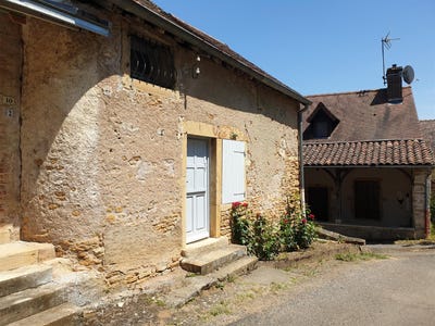 /international/fr/salornay-sur-guye-burgundy-310099785740/