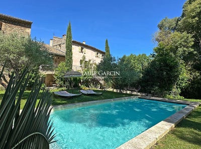 /international/fr/uzes-languedoc-roussillon-310099972933/?lang=en