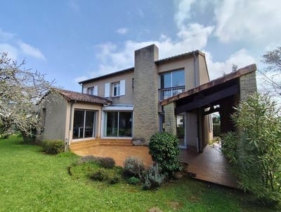 /international/fr/poitiers-charente-120098412811/