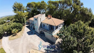 /international/fr/uzes-languedoc-roussillon-310108973947/?lang=th